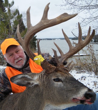 A nice 15 point buck caught in the Patricia Region! Trophy bucks are abundant in Canada's Heartland. Will you be the next lucky hunter?