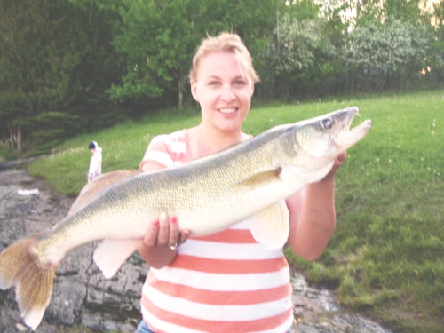 Just wanted to show off the photo of my niece, Kim with her nice catch. She and a couple of friends were fishing from shore at Flat Rock on Wabigoon Lake when she caught this great walleye - 10.5 lb, 28 inches long and 17